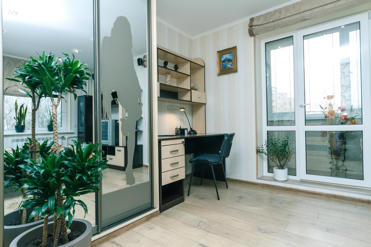 Apartment On Sevastopolska Square キエフ エクステリア 写真