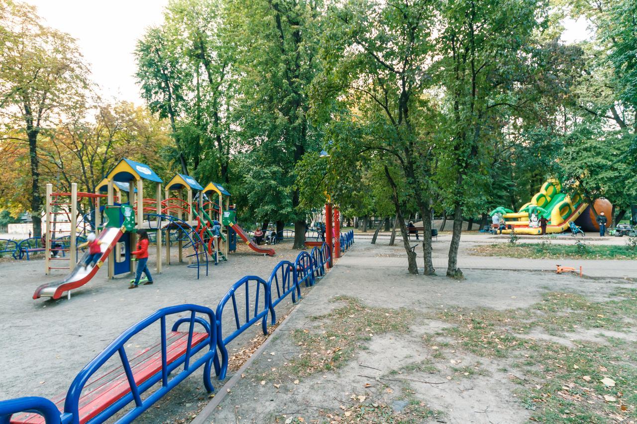 Apartment On Sevastopolska Square キエフ エクステリア 写真